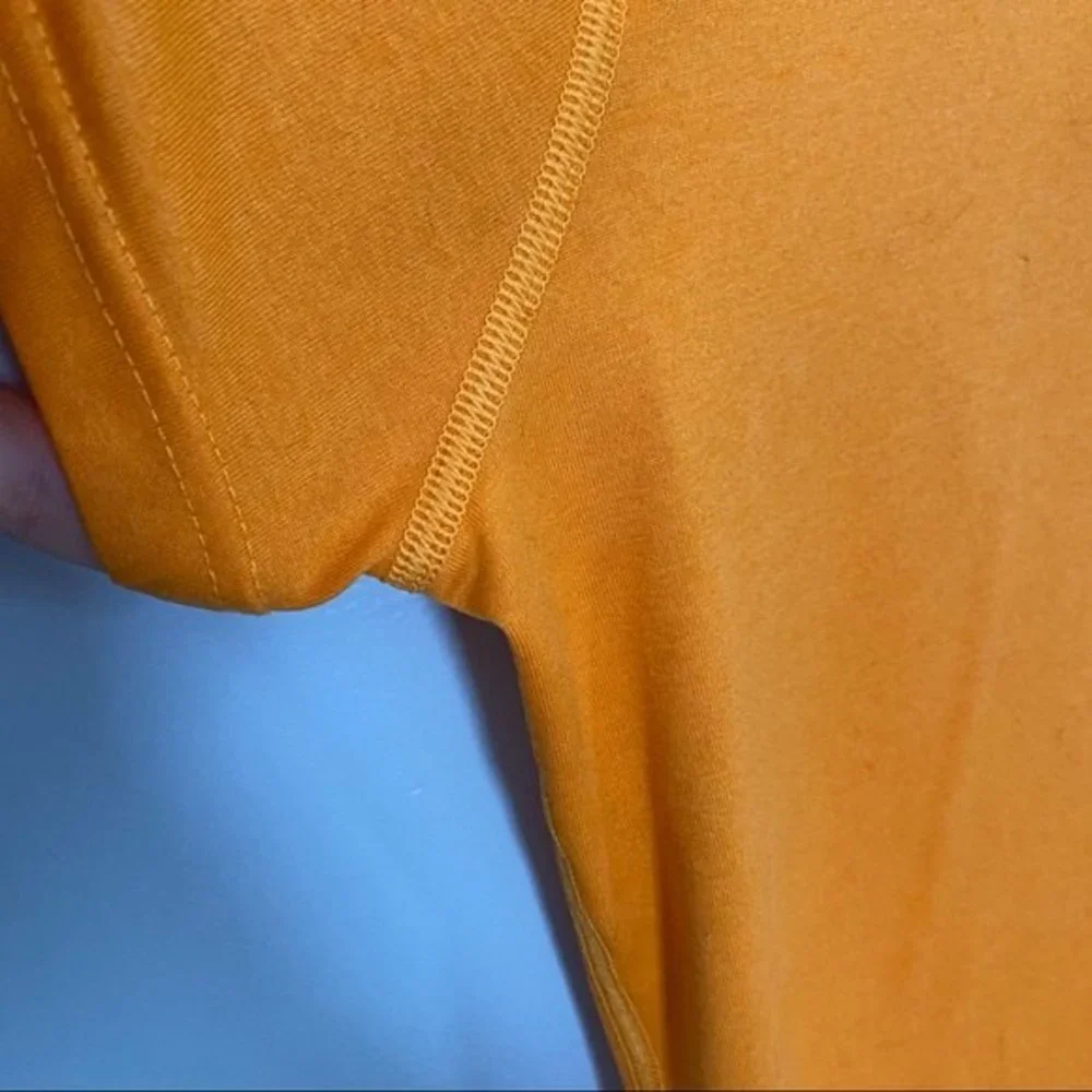 Nike Dri-Fit Regular Fit vneck Short Sleeve shirt Orange Medium